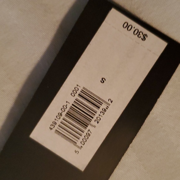 Banana Republic Women's Corgi T-Shirt sz. S - Picture 3 of 8